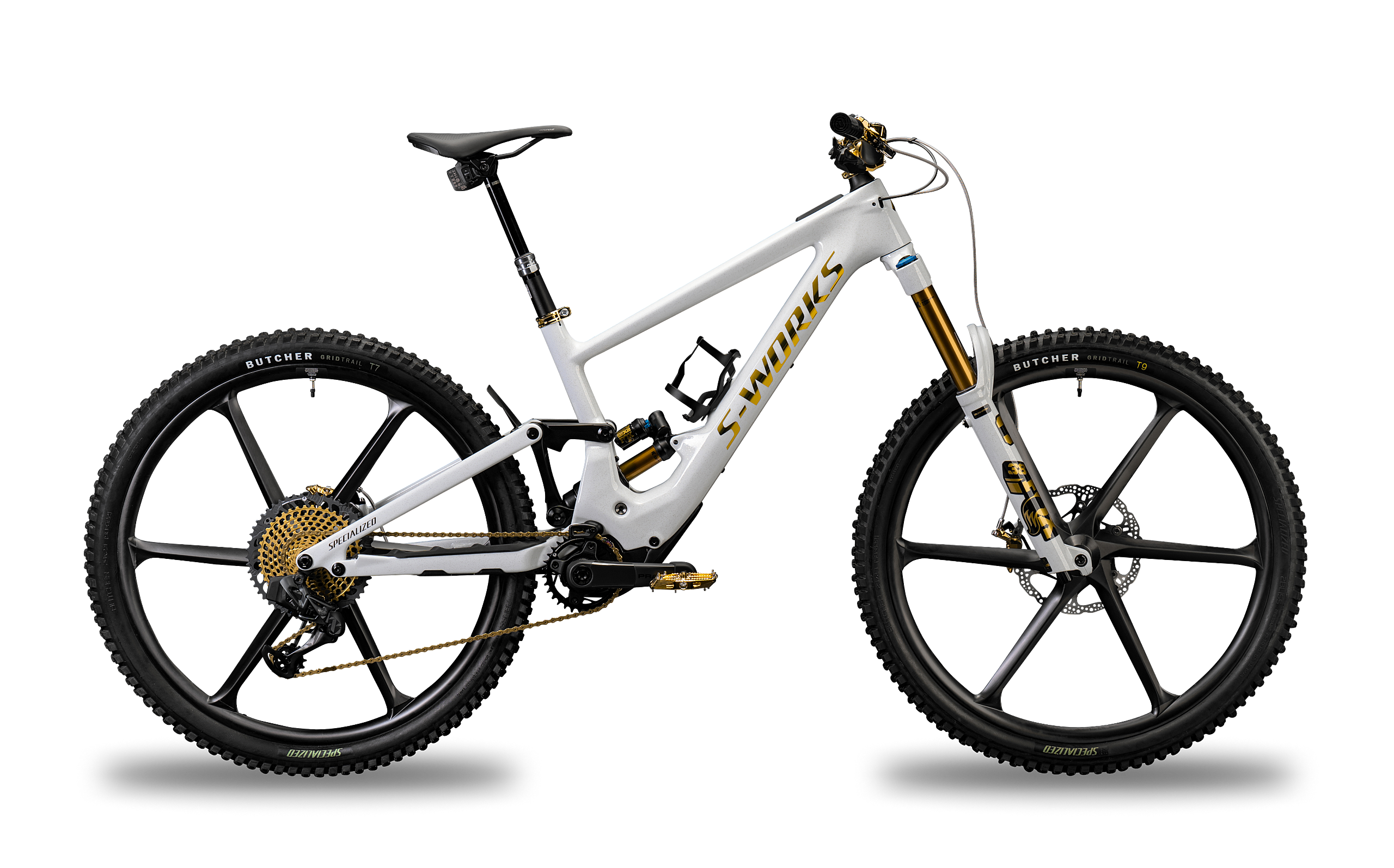 Weißes Specialized Turbo Kenevo SL Bike von der Seite mit goldenen Verzierungen